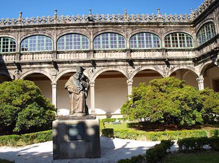Patio interior de la Universidad de Santiago
