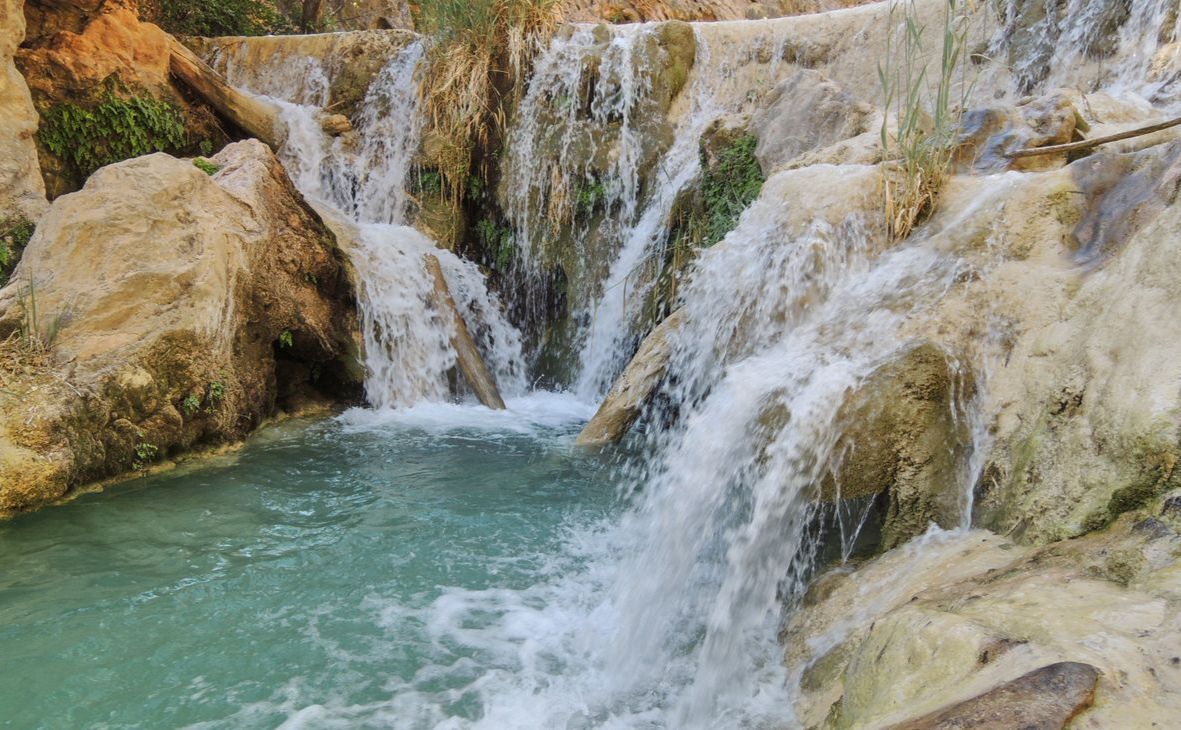 6 piscinas naturales y pozas para soportar el calor en verano de 2025