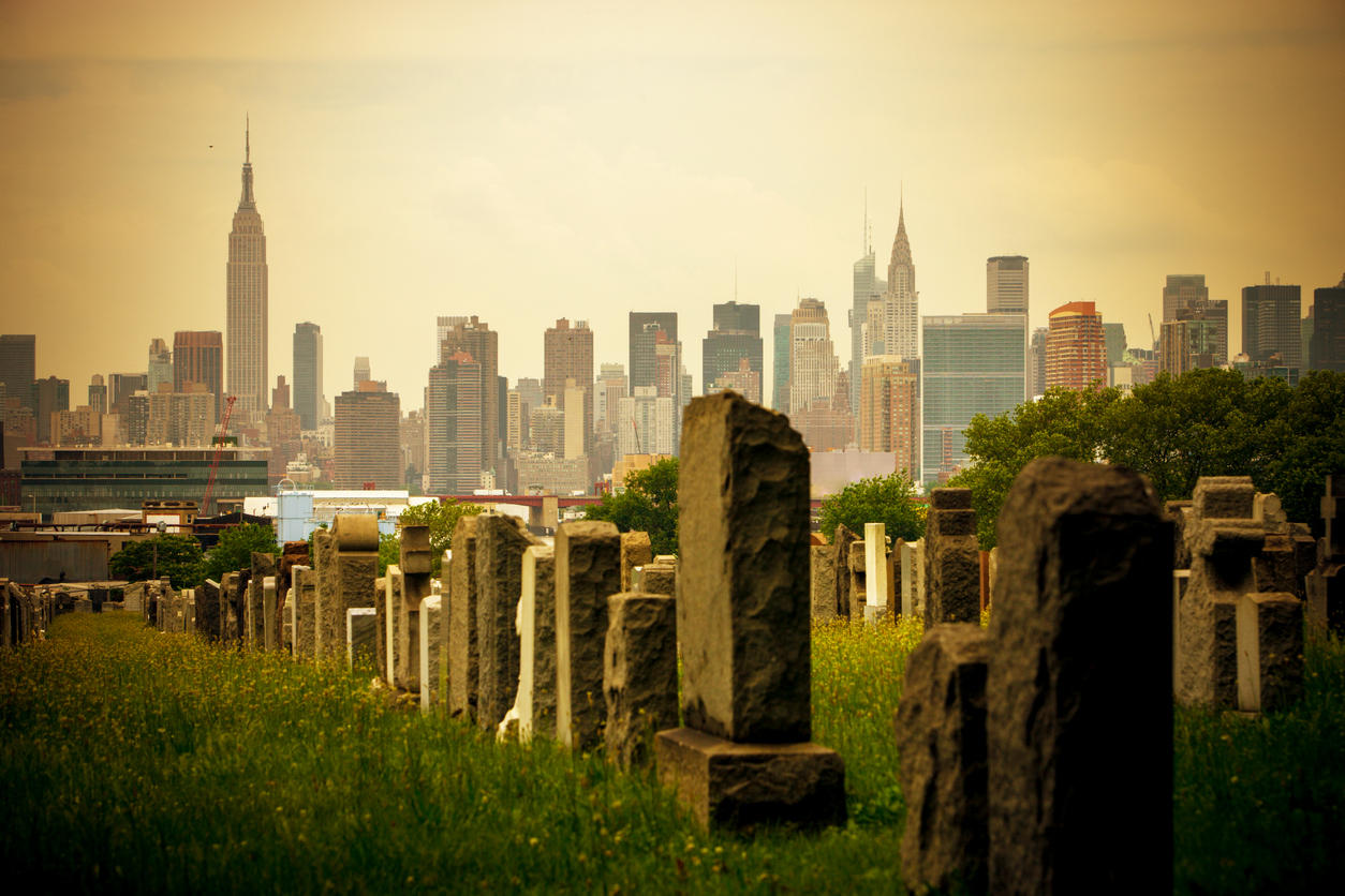 Tumbas antiguas en Queen, Nueva York (© istockphoto)