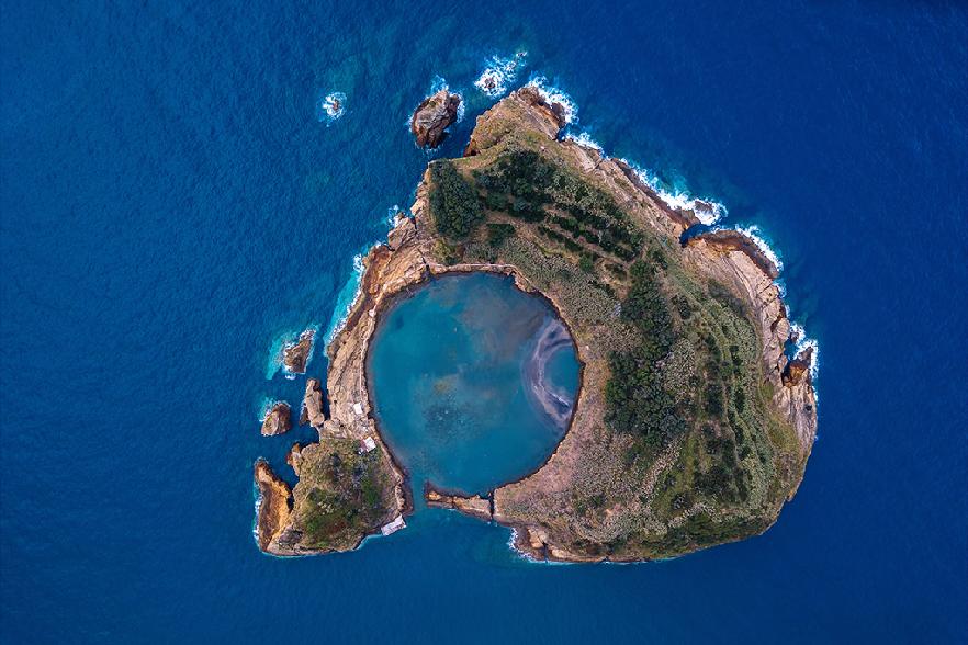 Islote de Vila Franca do Campo formado por el cráter de un volcán subacuático en el archipiélago de Azores