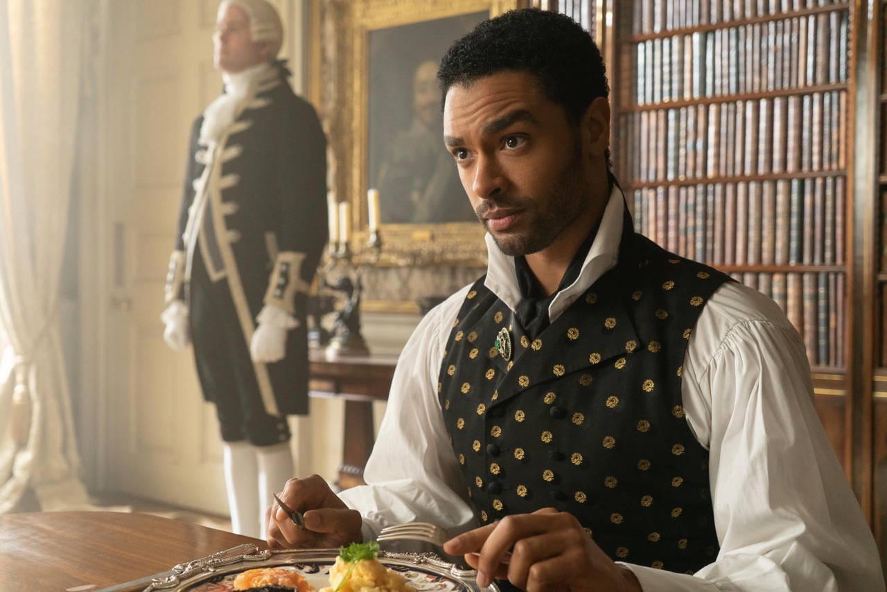 Duque de Hastings en su comedor